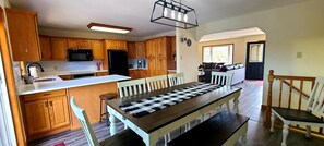 Dining - Beautiful Lakefront w Private Beach/Hot Tub/ Boats/ Fire Pit (Long Pond)