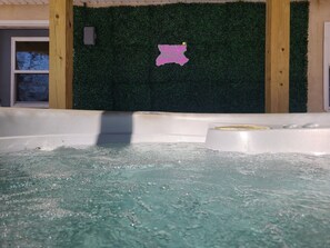 Indoor spa tub