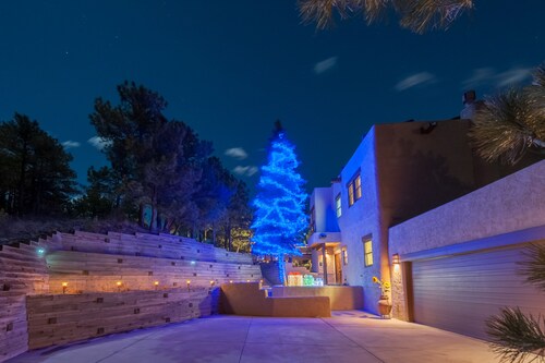 Gema oculta: piscina climatizada, hermosas vistas a la montaña, 2. 4 acres dentro de la ciudad, aire acondicionado
