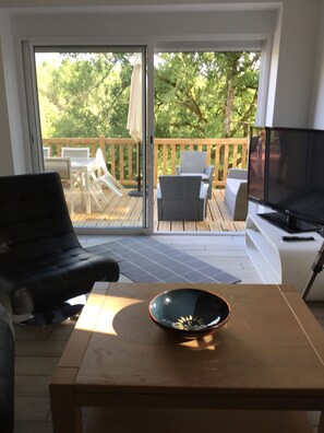 TV - Cottage in charming area with swimming pool in the heart of Périgord (Le Buisson de Cadouin)