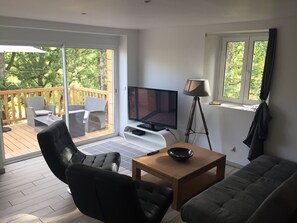 TV - Cottage in charming area with swimming pool in the heart of Périgord (Le Buisson de Cadouin)