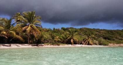 Villa for 6 people, swimming pool, sea view, close to Sainte Anne beaches