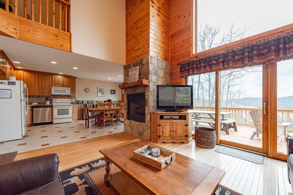 Televisio, takka, DVD-soitin