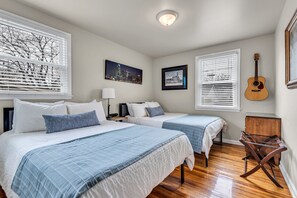 3 bedrooms, desk, iron/ironing board, free WiFi