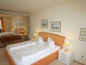 1 Schlafzimmer, Reisekinderbett, WLAN, Bettwäsche