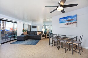 TV - STEPS TO THE SAND REMODELED CONDO (San Diego)