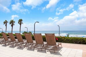 Property grounds - STEPS TO THE SAND REMODELED CONDO (San Diego)