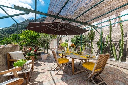 Mentonnaise house with garden near downtown and beaches<br> Rated 3 stars <br>