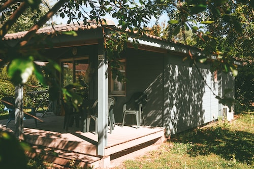 Wooden chalet with terrace, heated indoor pool 300m from the ocean