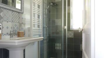 Een douche, een haardroger