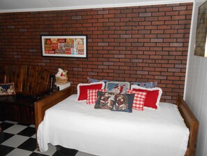 1 bedroom, WiFi, bed sheets