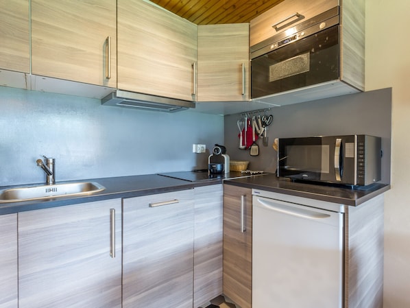 Frigorifero, microonde, forno, lavastoviglie