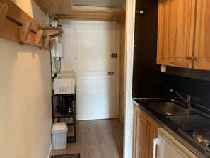 Fridge, microwave, coffee/tea maker, toaster - Economical studio for 4 in La Croisette - slopes view (Les Menuires)
