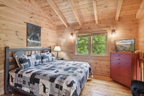 3 bedrooms, iron/ironing board, free WiFi, bed sheets - "Bearadise Ridge." A rustic cabin in the heart of Wears Valley just 4 miles from the GSMNP entrance! (Sevierville)