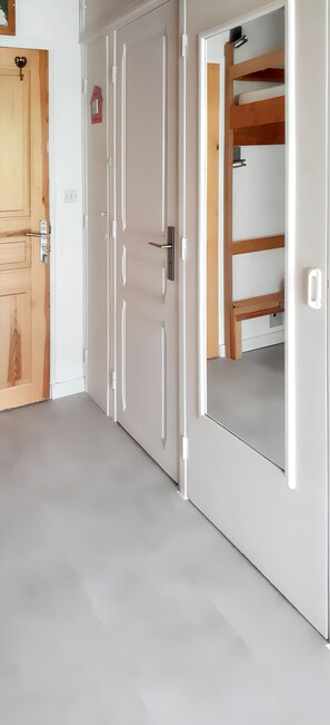 Interior - Homerez - Studio in Les Carroz, mountain view. (Les Carroz)