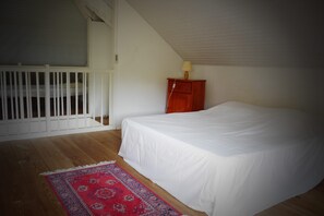 4 bedrooms, iron/ironing board, WiFi, bed sheets - Vacation Apartments Furnished Pool (Le Robert)