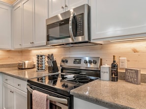 冰箱、微波炉、烤箱、炉灶