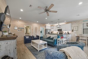 Smart TV, videogiochi, libri, biblioteca musicale