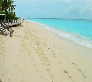 Beach nearby, sun-loungers, beach towels