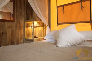 2 bedrooms, iron/ironing board, travel cot, free WiFi - Comfortable cottage in beautiful estate with swimming pool (T5p2) (Le Buisson de Cadouin)