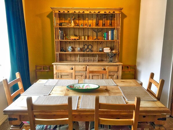 Dining - Right on Main St. Hot Tub. Close to Marina. Garage (Frisco)