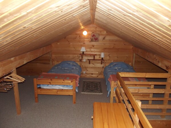 2 bedrooms, iron/ironing board, free WiFi
