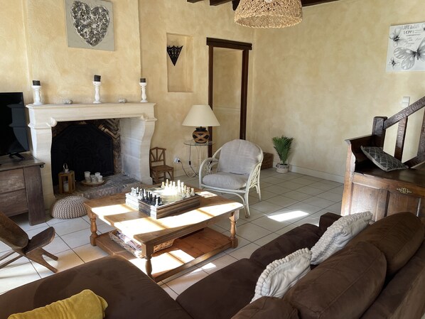 Smart TV, ping pong, books