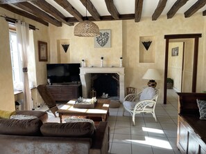 Smart-TV, bordtennis og bøker