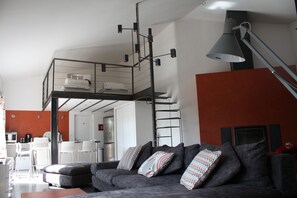 Smart TV, fireplace, books, computer monitors