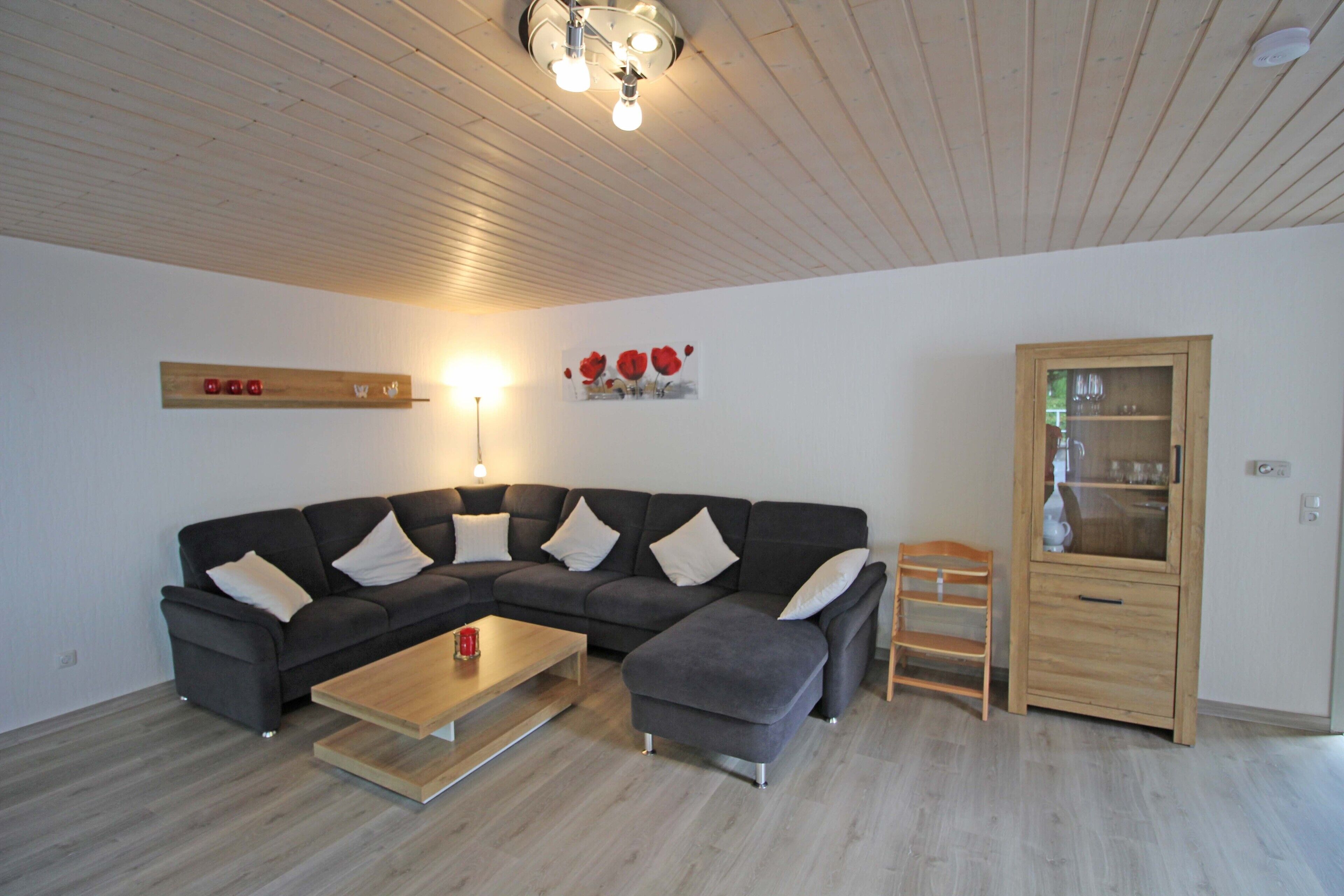 Fernseher, DVD-Player, Tischfußball, Tischtennisplatte