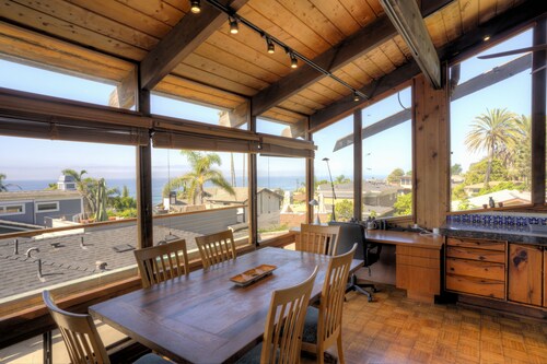 Relax near the Bluff w/ WhiteWater Views, Steps to Beach, Watch surfers ride