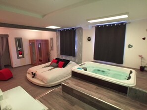 1 bedroom, iron/ironing board, WiFi, bed sheets - The Cupid Suite - Domaine des Trois Châteaux (Moisenay)