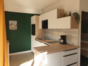 Fridge, microwave, oven, dishwasher