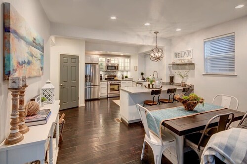 The Daly Ave, Old Town 2BR/3BA, Walk to Main