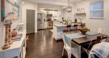 Daly - Vanhankaupungin 2BR / 3BA Condo, Walk to Main St! GREAT sijainti