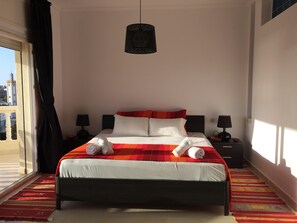 4 habitaciones, tabla de planchar con plancha, internet y ropa de cama 