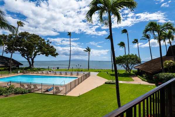 Pool - Ma'alaea Surf, Unit G9-2BR Beachfront Condo, AC, Wi-Fi, TV, Pool, Kitchen (Kihei)