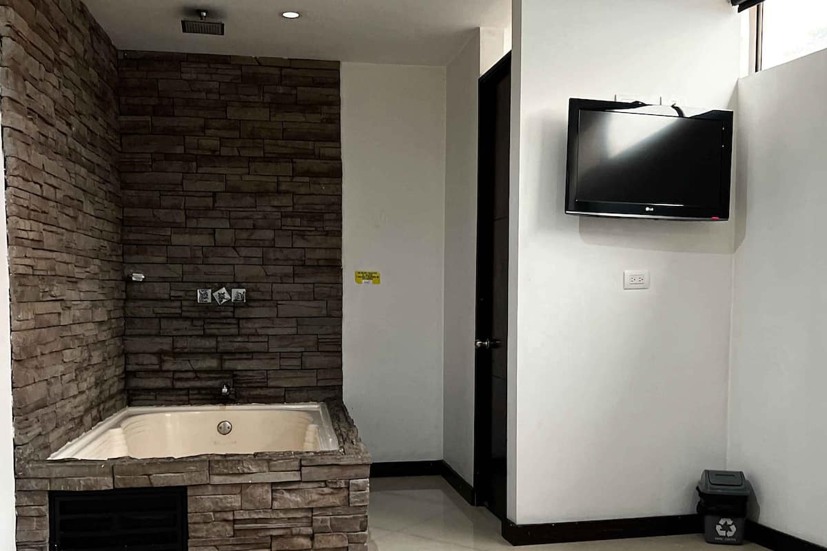 Deluxe Double Room, 1 Double Bed, Non Smoking | Egyptian cotton sheets, premium bedding, free WiFi, bed sheets