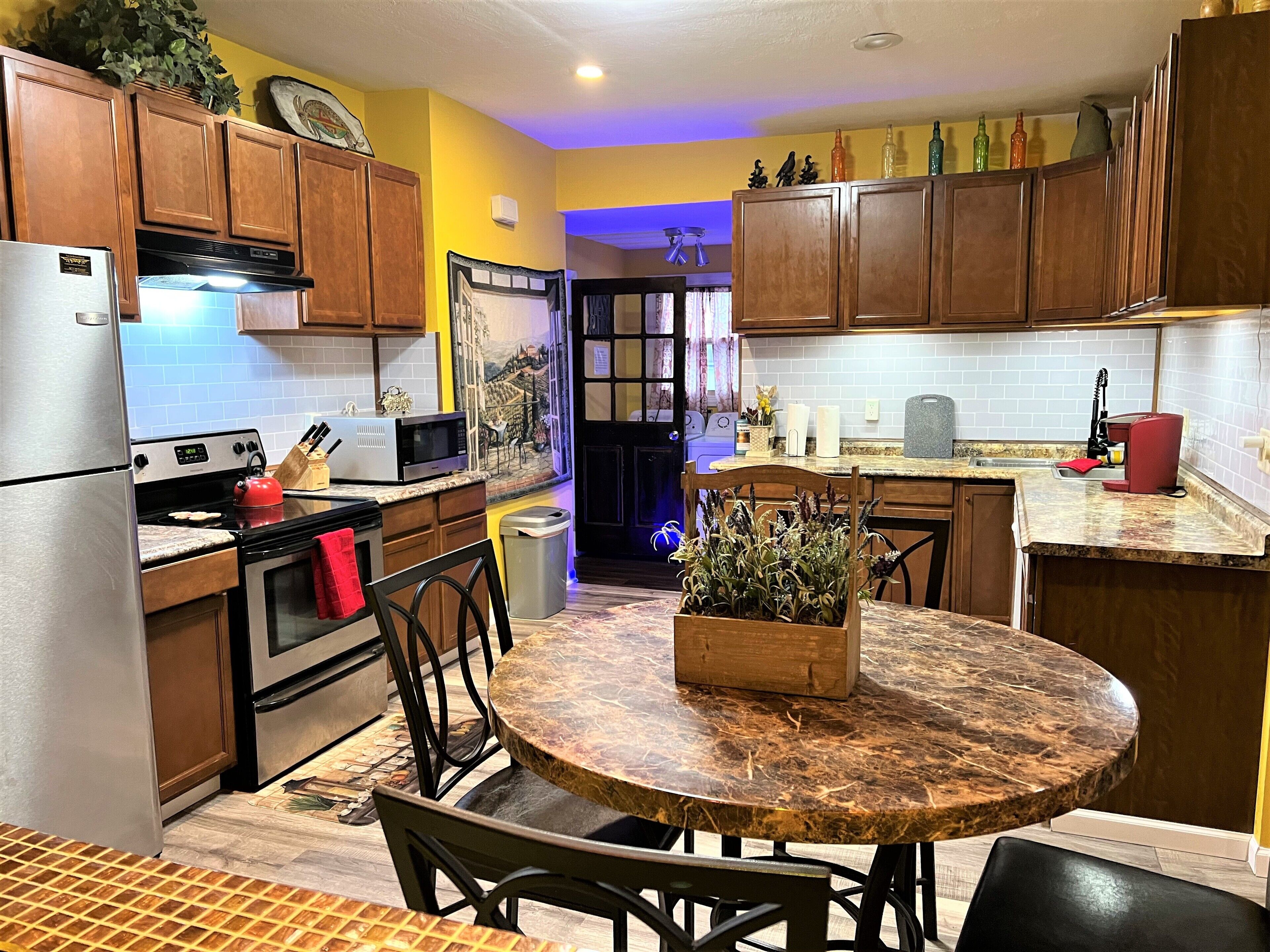Coffee/tea maker, fridge, microwave, oven