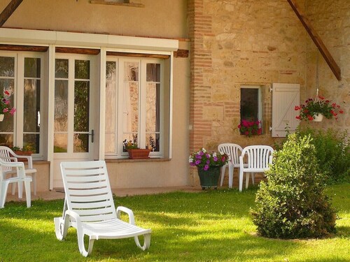 Perinteinen kivitalo sydämessä Gascony hyvin rauhallinen luonne