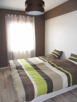 3 bedrooms, iron/ironing board, free WiFi, bed sheets