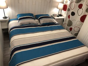 2 bedrooms, iron/ironing board, WiFi
