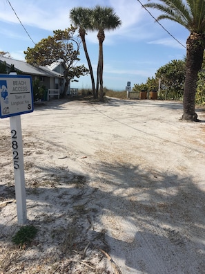 Property grounds - Newly Remodeled! Directly Across from Beach ~ Condo (Longboat Key)