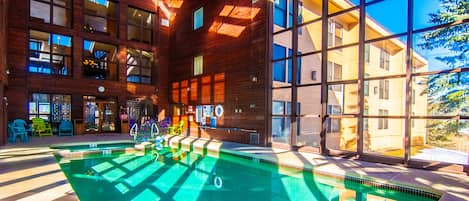 Inomhuspool och uppvärmd pool