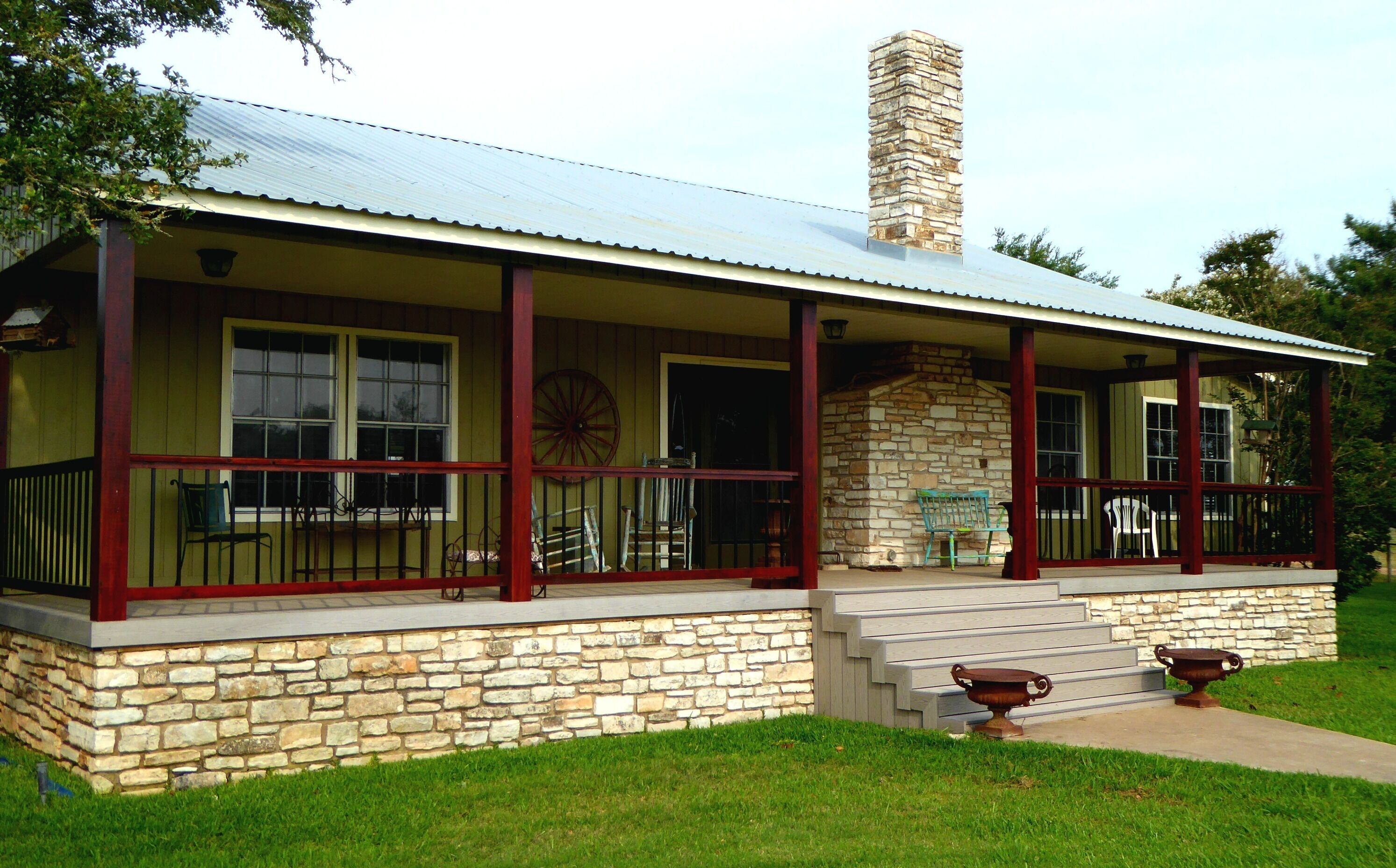 Book 3 nights/ 4th night FREE! Perfect for gatherings.