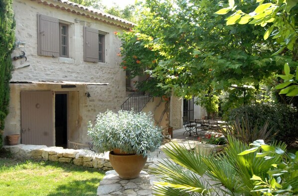 Exterior - Provence -Luberon pretty old farmhouse with swimming pool (Saignon)