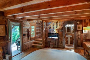 1 bedroom, iron/ironing board, bed sheets - Aunt Babbies Cabin | 1 Bed, 1 Bath (Pisgah Forest)