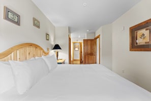 2 bedrooms, iron/ironing board, internet, bed sheets