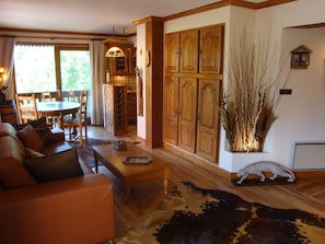 TV, fireplace, DVD player, stereo