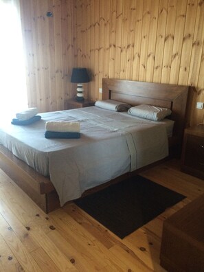 3 chambres, fer et planche à repasser, lit parapluie, Wi-Fi gratuit